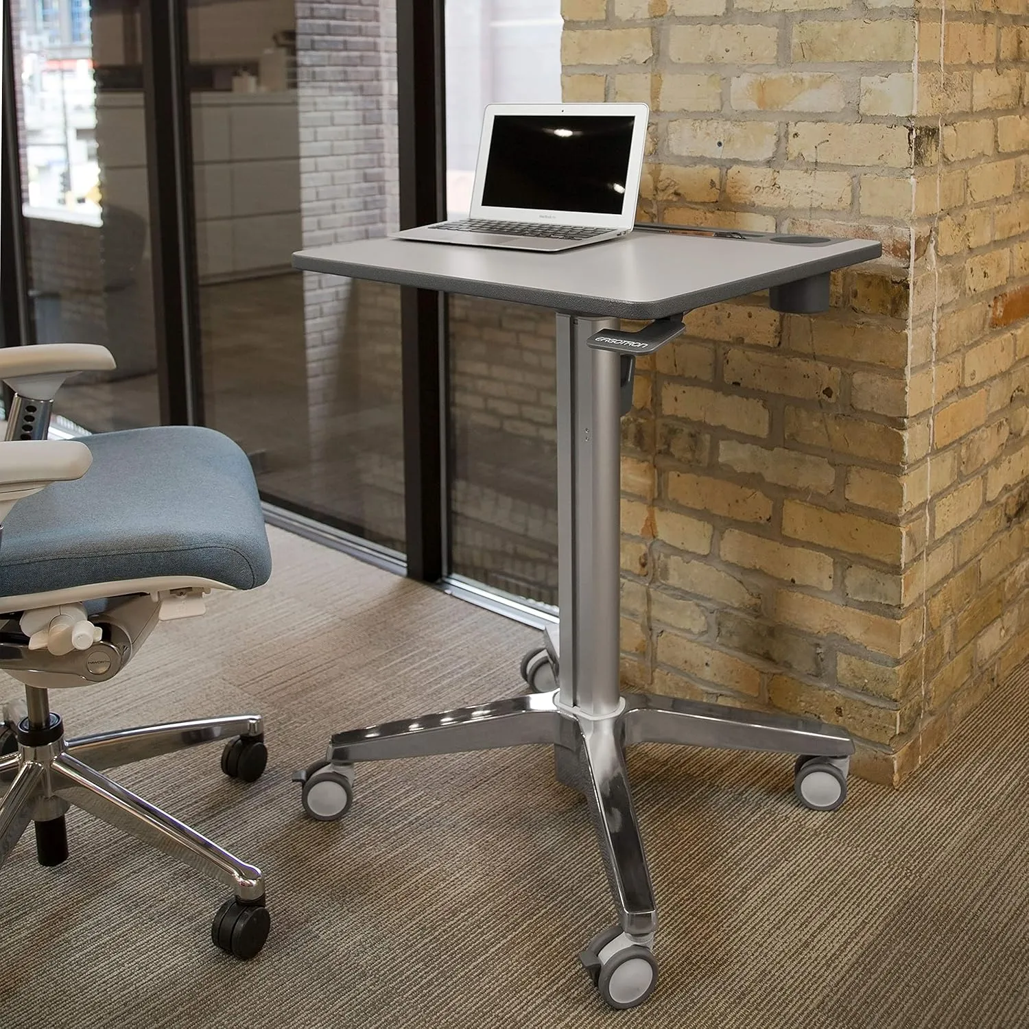 Ergotron – LearnFit Mobile Standing Desk, Adjustable Height Small Rolling Laptop Computer Sit Stand Desk with Wheels for Classroom, Office, Medical or Home Use – Adjusts from 33 to 49 Inches – Grey