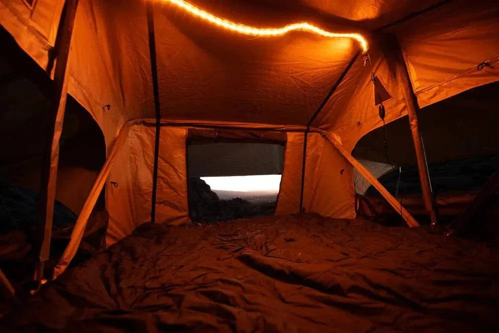 TUFF STUFF® OVERLAND LED LIGHT STRIP USB FOR ROOF TOP TENT, AMBER/WHITE