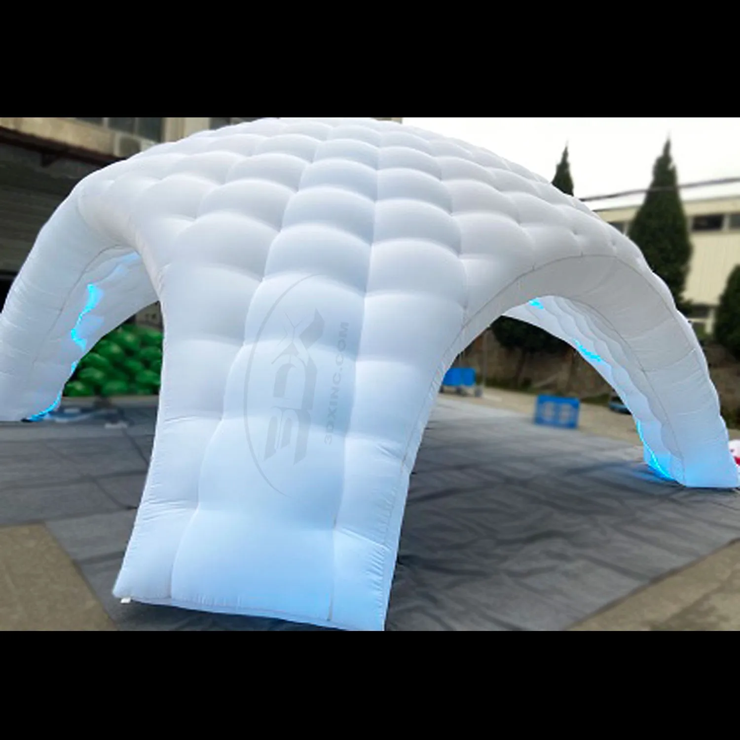 WHITE TENT - 01